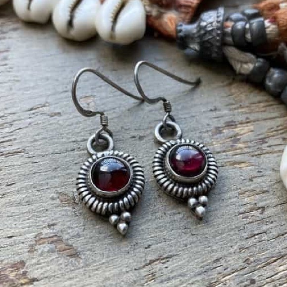 Jewelry - Vintage Sterling Silver 925 Garnet Gemstone Dangle Earrings - Boho Striped